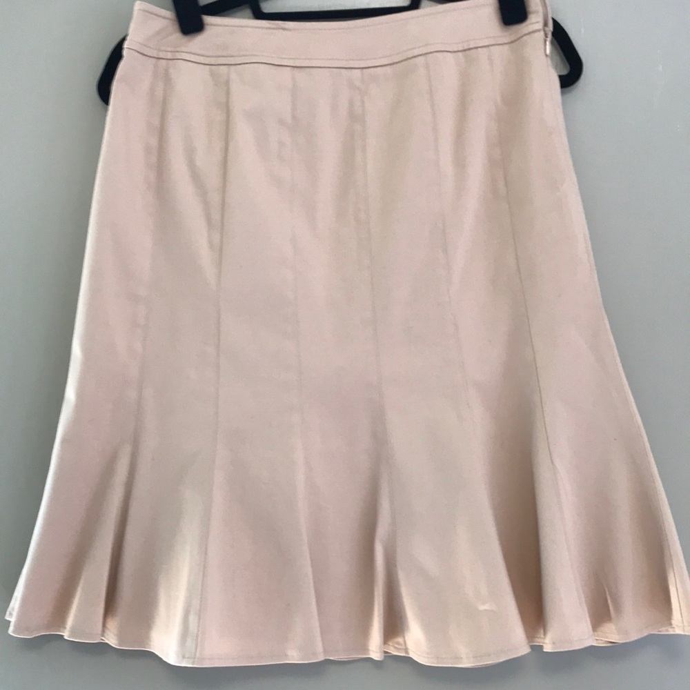 Anne Klein skirt tan trumpet hem. Size 4